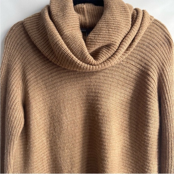 Vince Wool Alpaca Blend Oversized Turtleneck Ribbed Sweater in Camel Tan - Picture 7 of 10